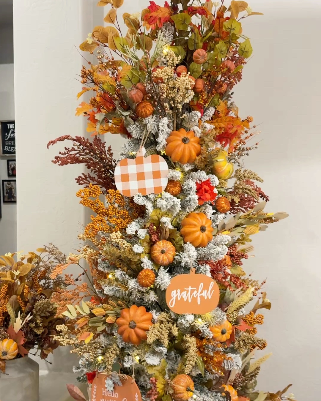 Seasons change but God’s goodness stays the same. Fall décor will be packed up soon, and I’m stepping into the holidays grateful for the life I once prayed for. 🙏✨

#mancyluxelife #eleganthomes #falldecor2025 #ourhome #decorating #thanksgivingdecor


#LTKHome #LTKHoliday #LTKSeasonal