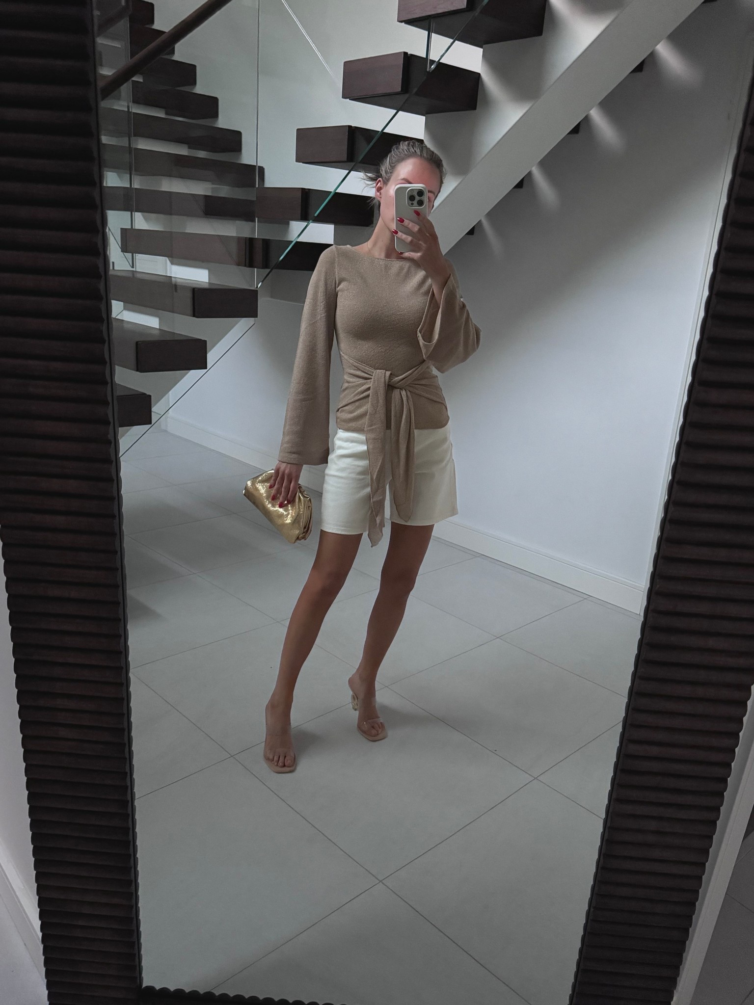 H&M haul- outfit 3
I thought this would be a nice low key dinner look. The shorts are high waisted and fluted on the leg and the top lightweight with a wider sleeve. 

I took a size XS in the top (runs small so may reorder next size up) and shorts I took a UK6 (true to size) 