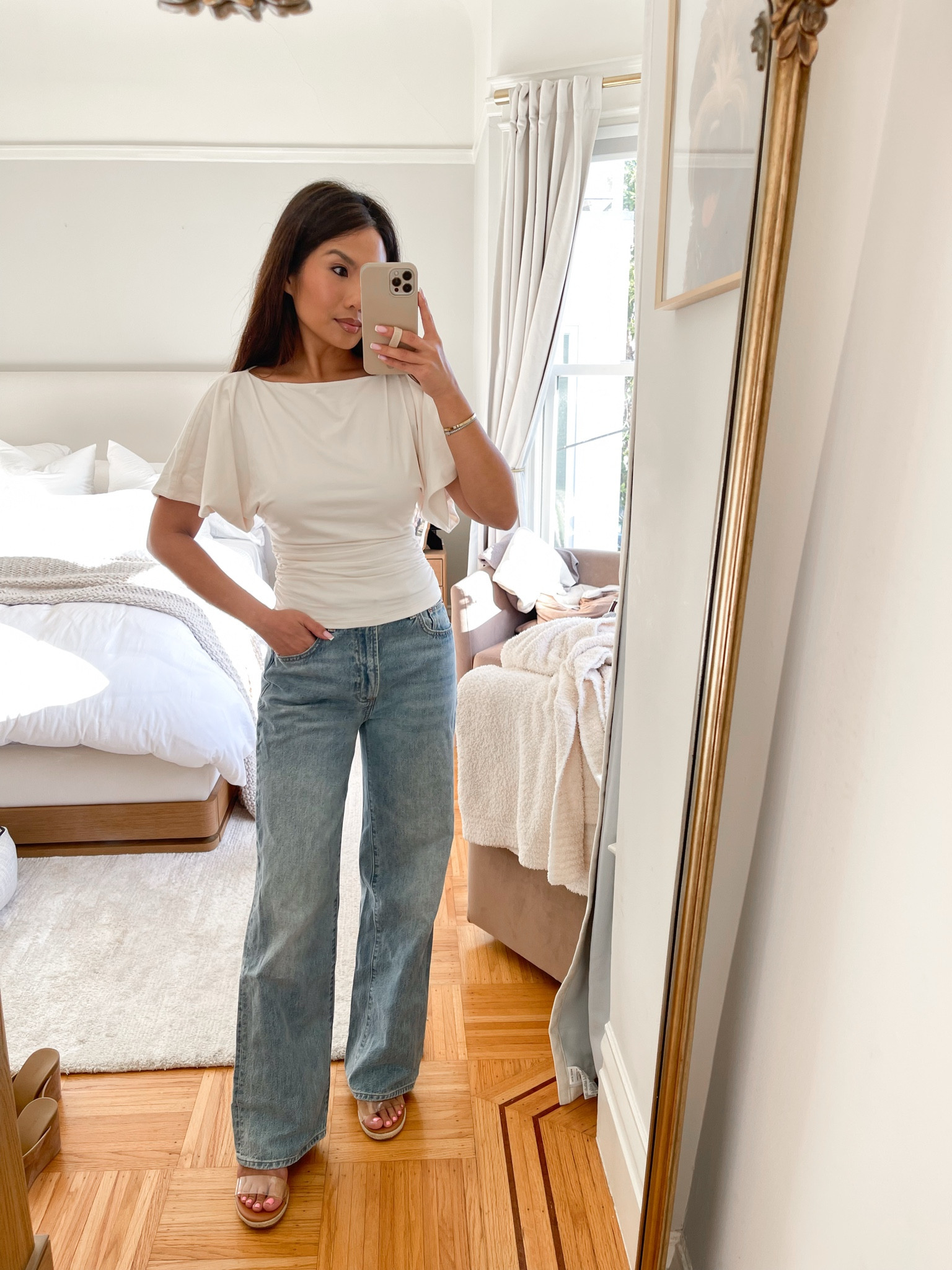 Love this flutter sleeve top! Paired it with my favorite wide leg jeans

Sizing:
Top - tts, xs
Jeans - tts, 25 regular in 7 years bleu taboo wash (I  need a small heel with the regular length)


#LTKootd #LTKPetite