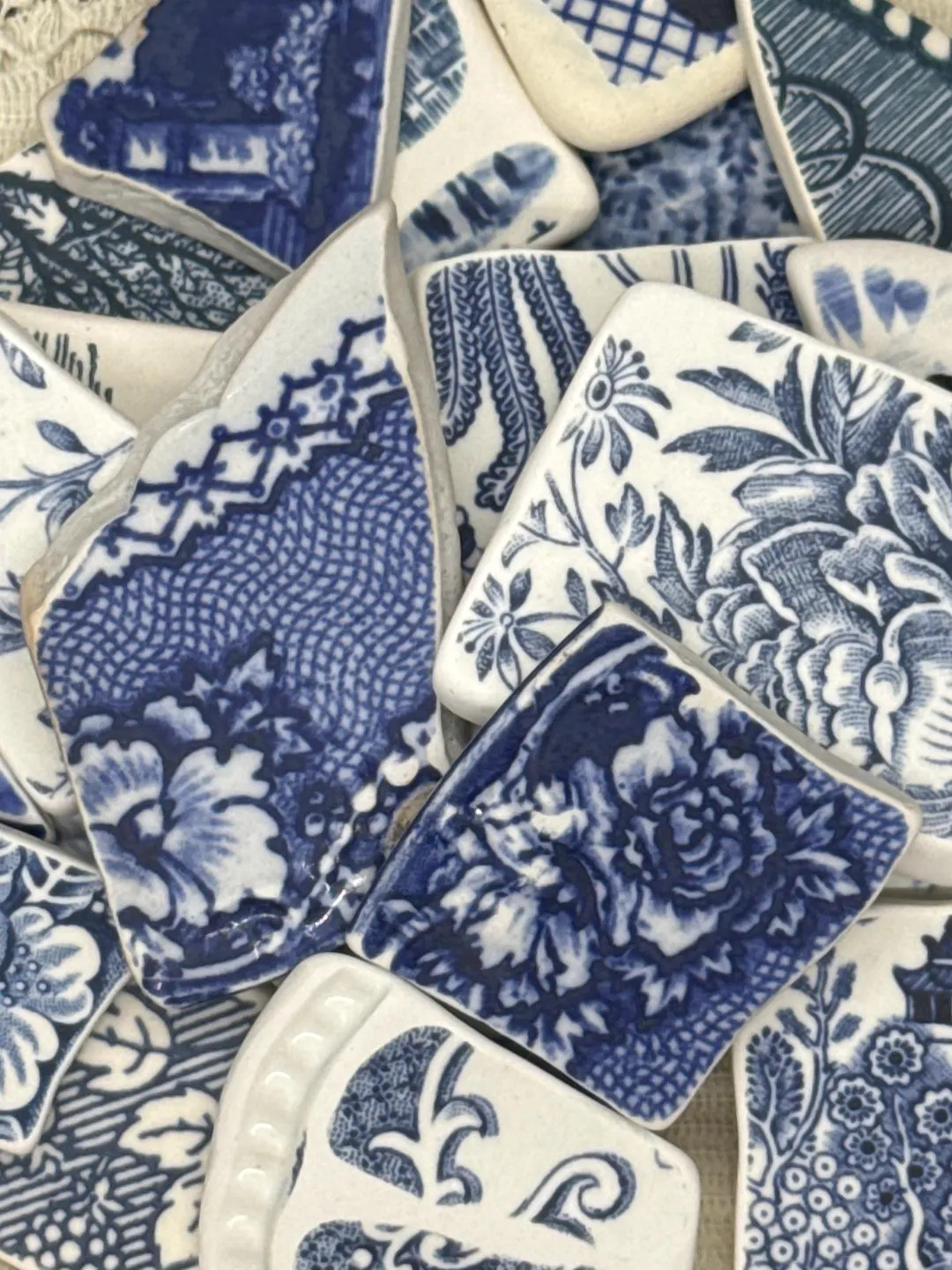 25 Blue Willow/Blue Transferware  Tumbled Pottery Pieces: Vintage China for Mosaics & Crafting | Etsy (Global)