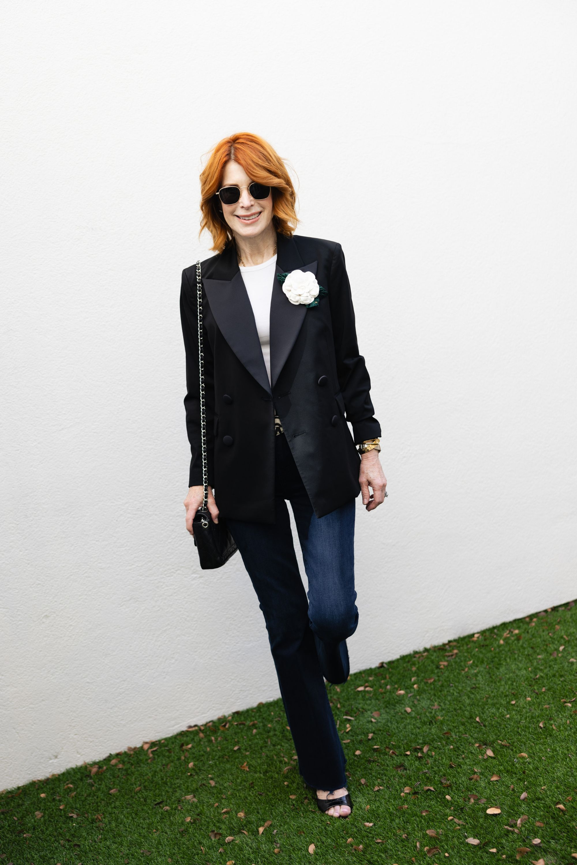 Slides are one of my favorite ways to keep dark wash denim and a spring jacket feeling relaxed but chic, and the flower brooch adds a beautiful finishing touch.
A great place to start if you’re refreshing your closet — worth saving if you love polished, easy style. 

 #LTKootd #LTKSeasonal #LTKOver40