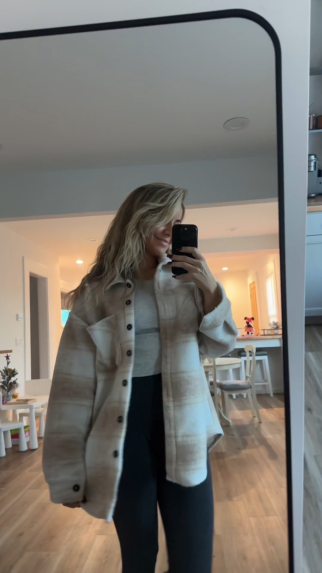 The BEST flannel for the fall and winter! Not only is it thicker material, it’s long, can be worn so many different ways, and I love the color options. 🌈 

I’m wearing a size medium! 

#LTKstyletip #LTKSeasonal #LTKGiftGuide