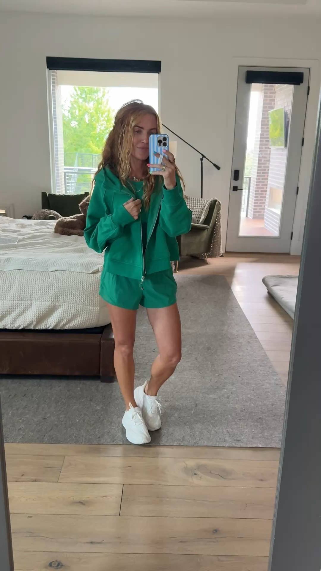 This Kelly green is 😍😍😍. I’m in the S/M in the jacket and 6 in the shorts! @lululemon