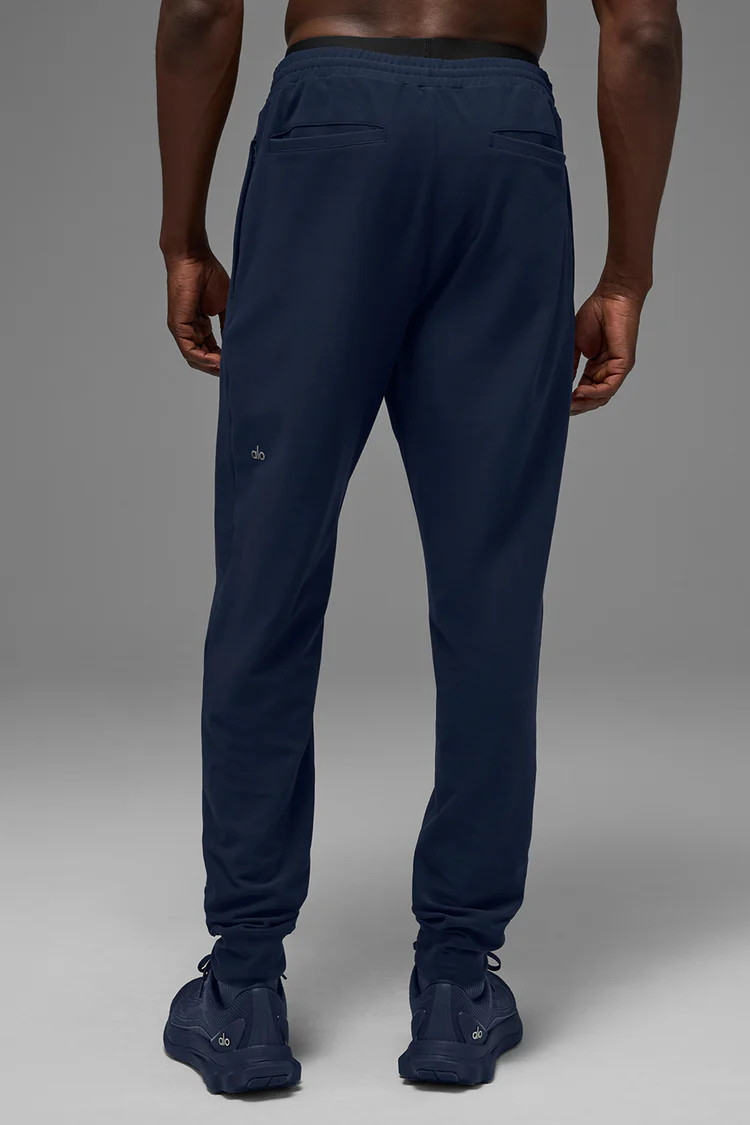 Model is 6'2” wearing MModel is 6'2” wearing MWearing Size MediumModel is 6'2”, with a 40... | Alo Yoga