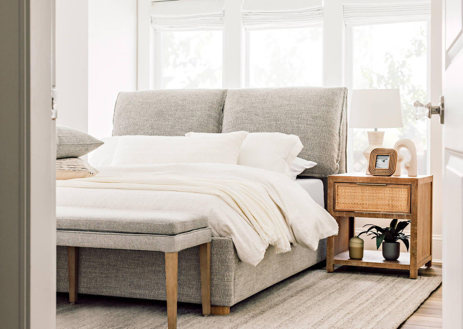 Brandt Bed -Lottie Dove, QUEEN | Urban Barn