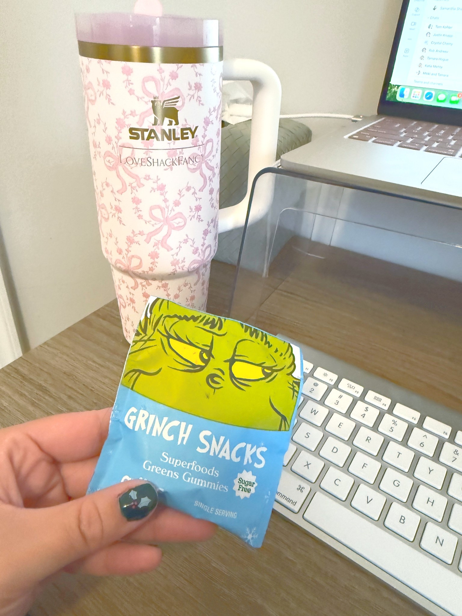 two things keeping this mama going through the work day: the new loveshackfancy Stanley + and the seasonal grinch punch grün greens gummies 🎄



wfhm, wfh essentials, millennial mom, water bottle, wellness 




#LTKmomlife #LTKselfcare #LTKdayinmylife