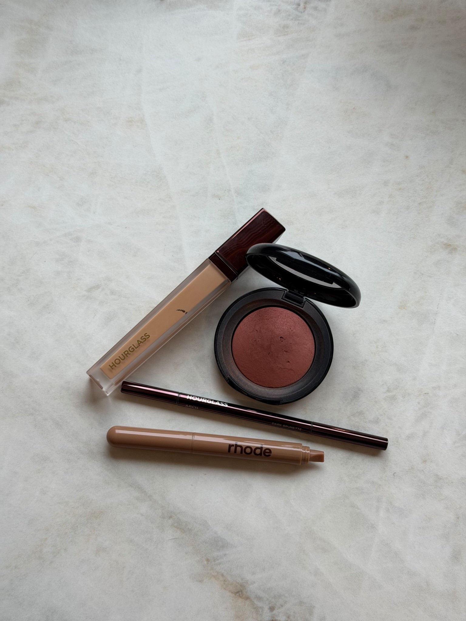 Daily:
Concealer - 4
Blush - ciao
Brow - dark brunette
Lip - lean