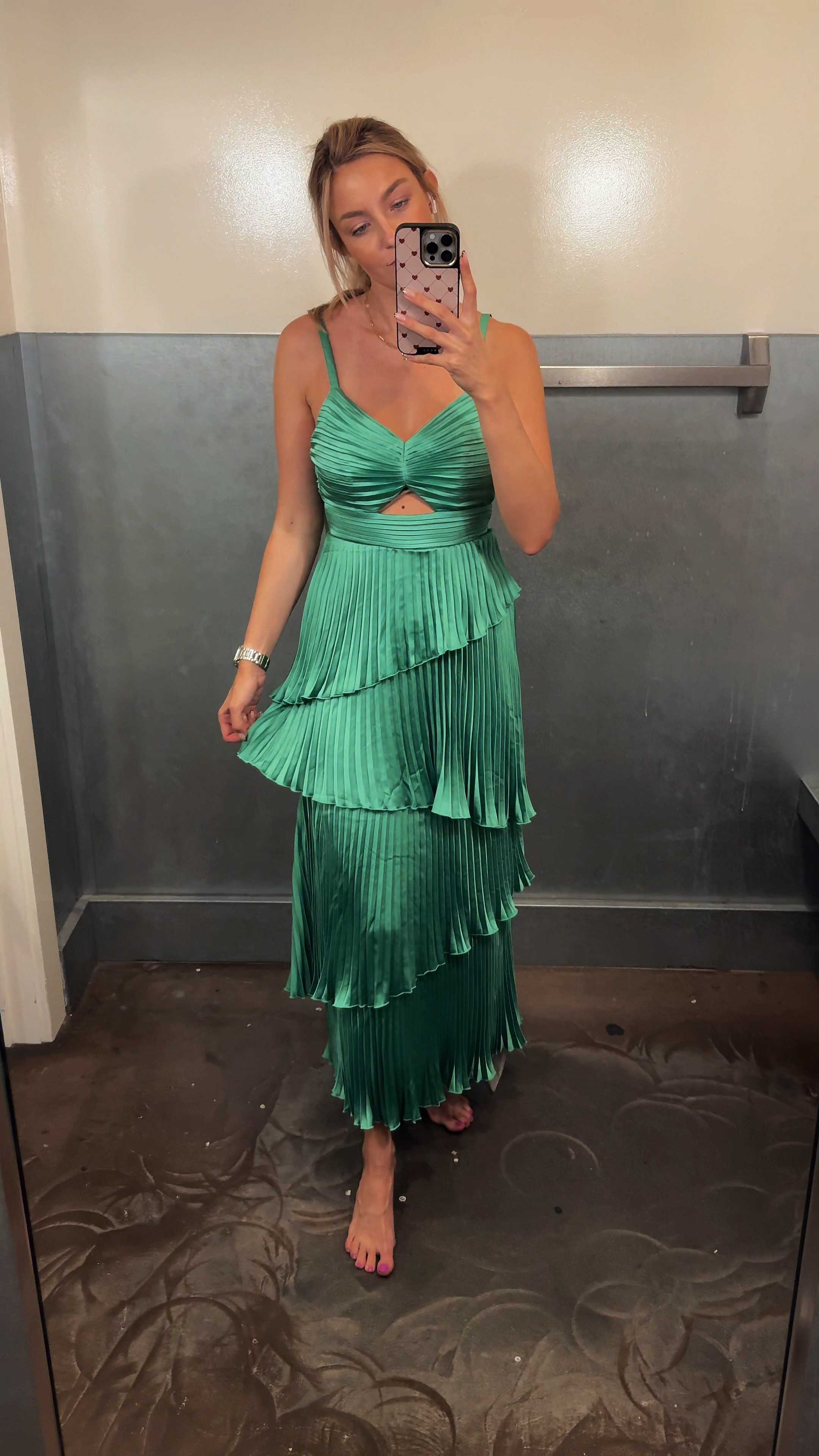 ABERCROMBIE 20% off dresses!

Wearing size XS, it’s runs larger so I recommend to SIZE DOWN! 

Maxi dress • wedding dress • floral dress • cutout dress • red and white dress • one shoulder dress • wedding guest dress • pleated dress • green dresss

#LTKWedding #LTKSaleAlert #LTKParties