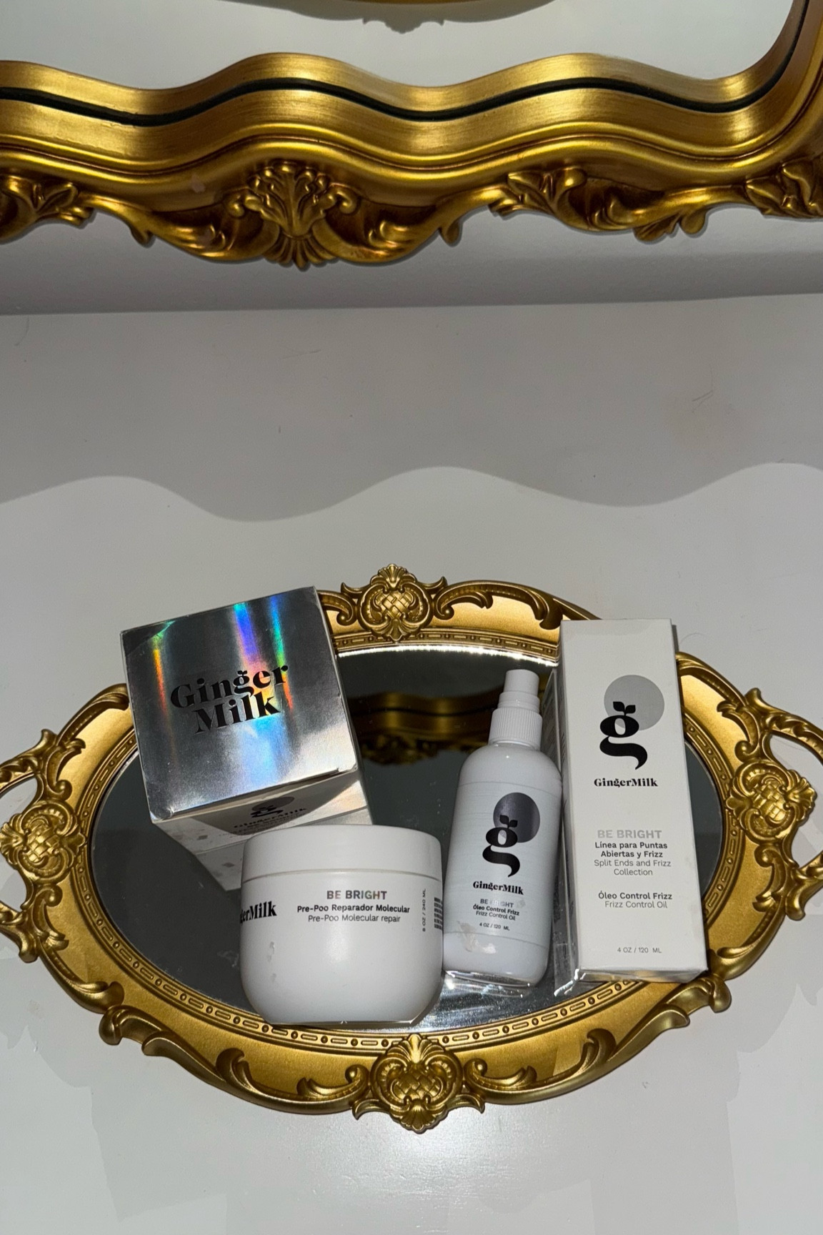 -Primero me pongo el aceite y luego uso el pre poo reparador molecular. 
-Me lo aplico de raíz a puntas porque tengo el cabello seco pero si tú tienes el pelo graso, te recomiendo de medias a puntas.
-Lo uso una vez por semana antes del shampoo y lo dejo actuar por 2 o 3 horas como mínimo.

#LTKBeauty