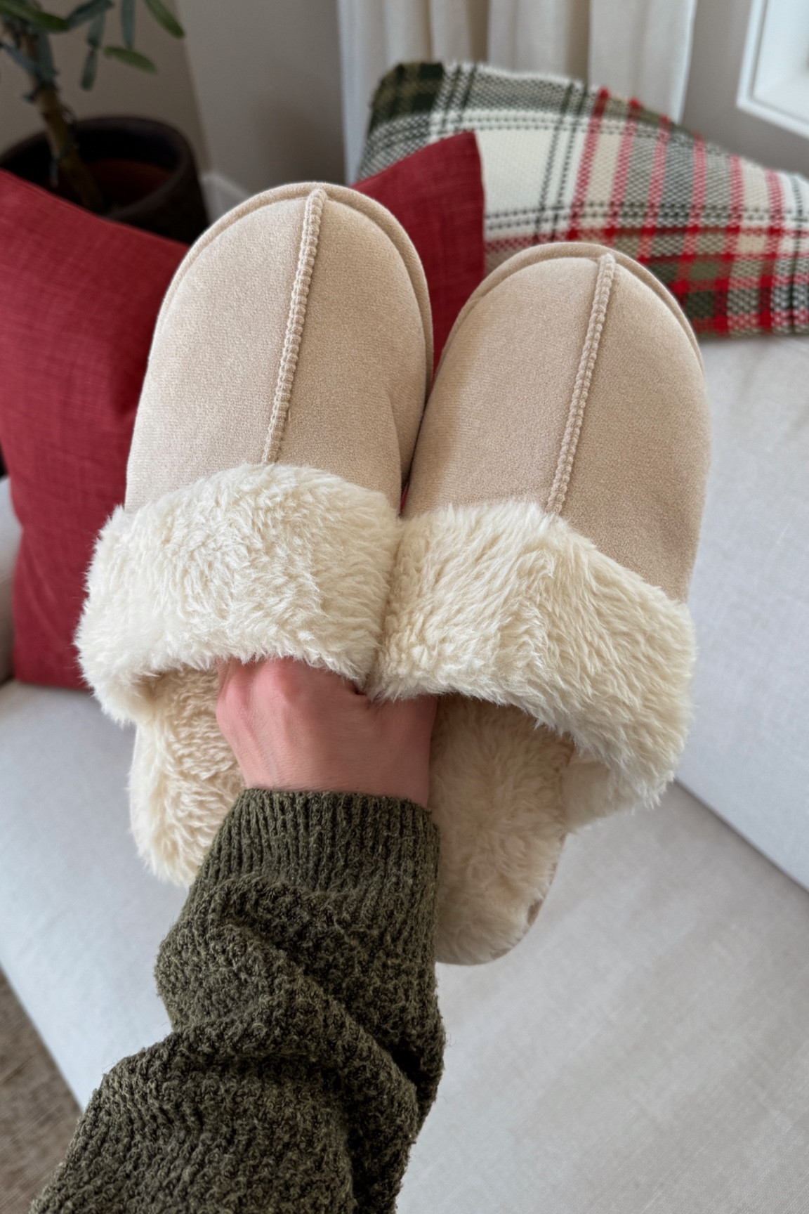 Amazon Black Friday slipper deal! Perfect gift for anyone looking for new comfy house shoes. Less than $25! Lots of gorgeous colors.

#LTKGiftGuide #LTKHoliday #LTKCyberWeek