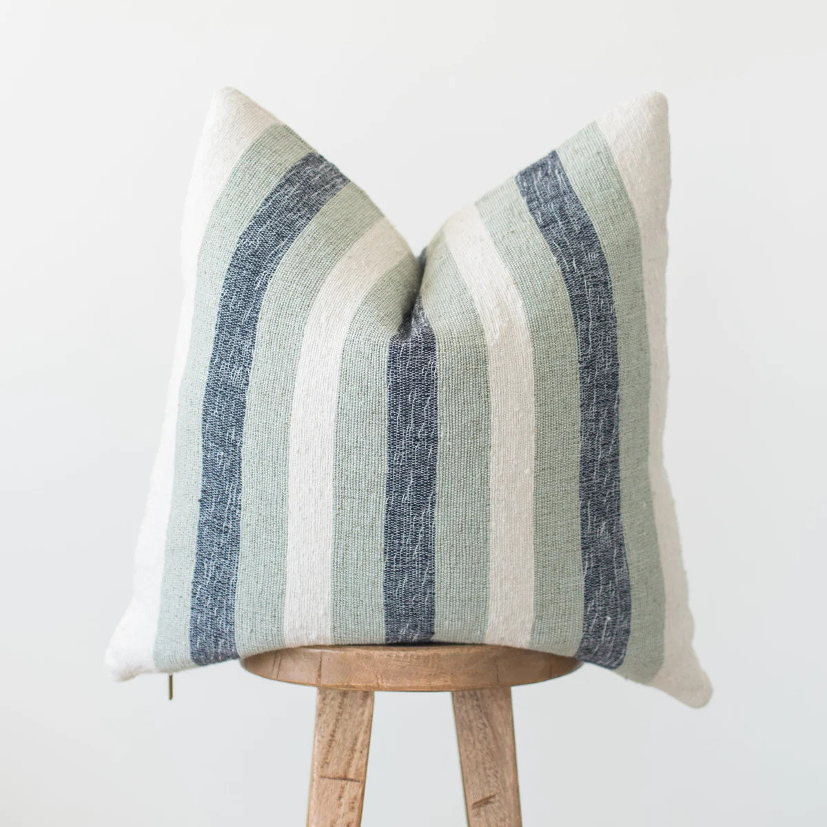 Blu - 22" Moroccan Pillow Cover | Woven Nook