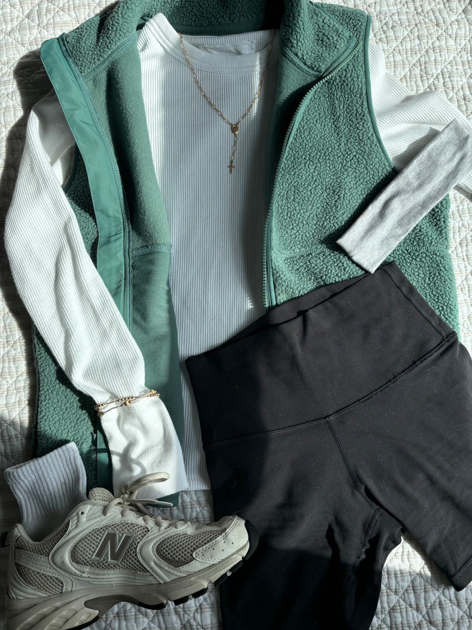 A casual cooler fall transition #ootd 🧸🫧🤎🥾

#LTKSaleAlert #LTKFindsUnder100 #LTKActive