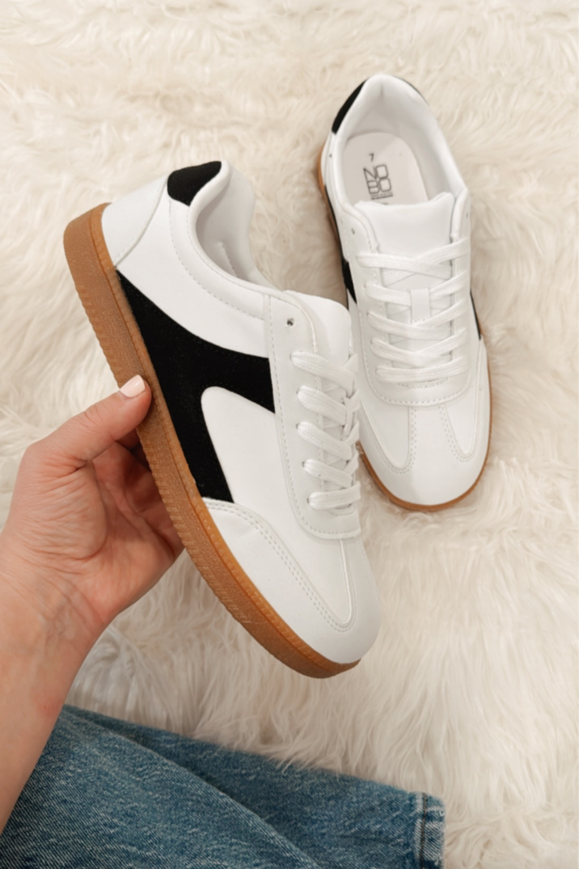 New sneakers! Excited to style these Samba inspired shoes! Only $20 

Walmart Sneakers

#LTKshoecrush #LTKfindsunder50 #LTKstyletip