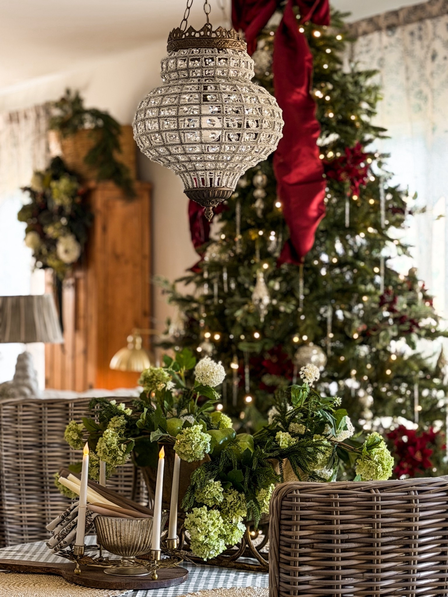A charming cottage Christmas breakfast nook view. 🎄

#LTKHoliday #LTKHome #LTKSeasonal
