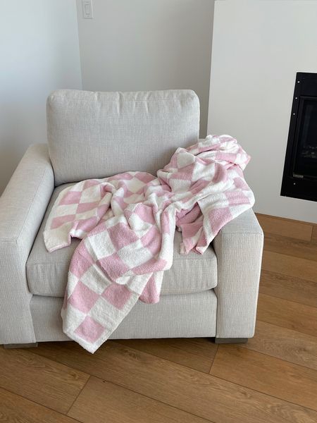 Recent amazon buys! This viral blanket is a dupe to the barefoot dreams blanket, it’s super soft, plush, huge and $60!

#LTKhome #LTKunder100