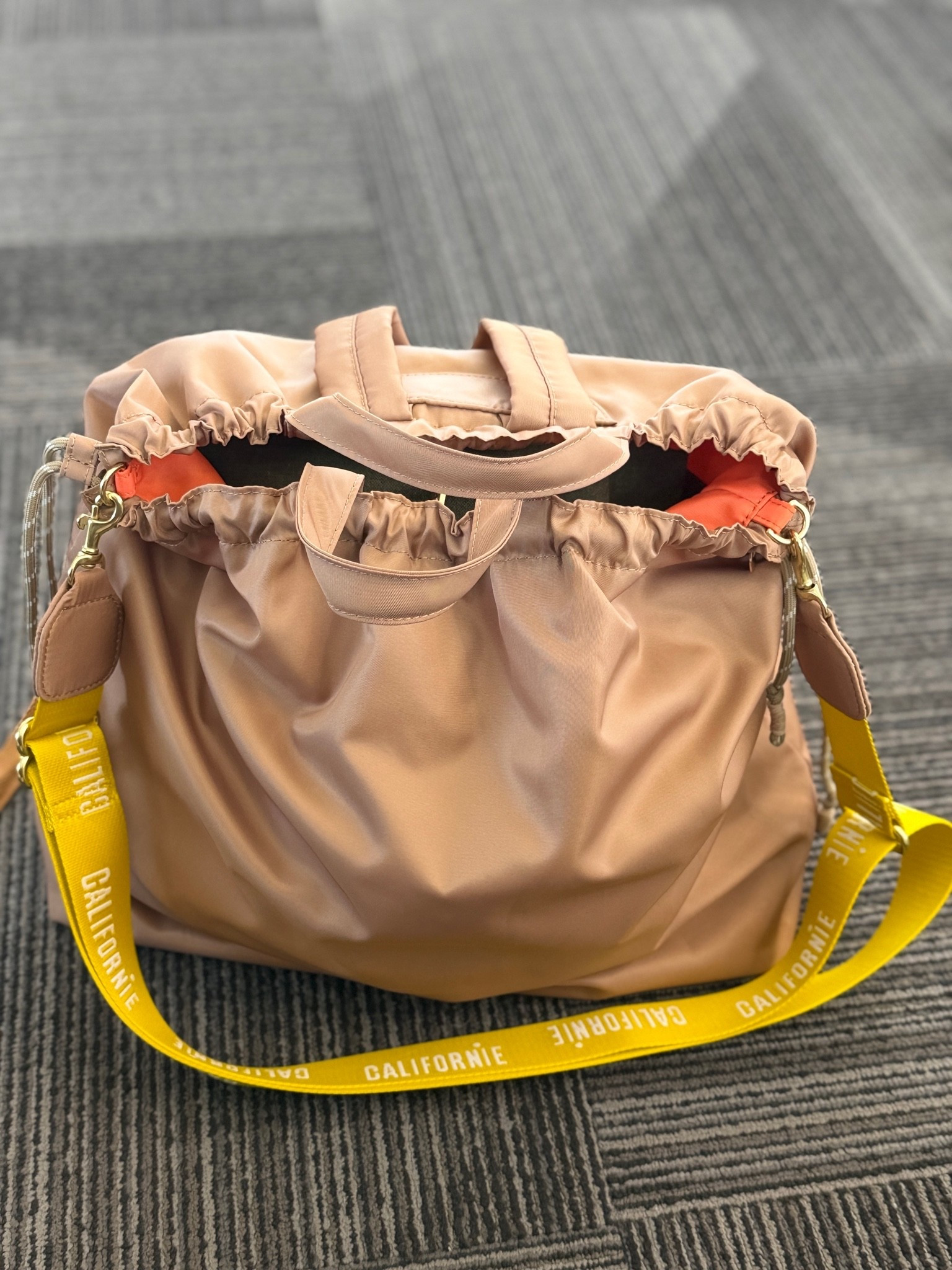 Such a great travel tote!! 👜 The Sac Tout Backpack 🎒