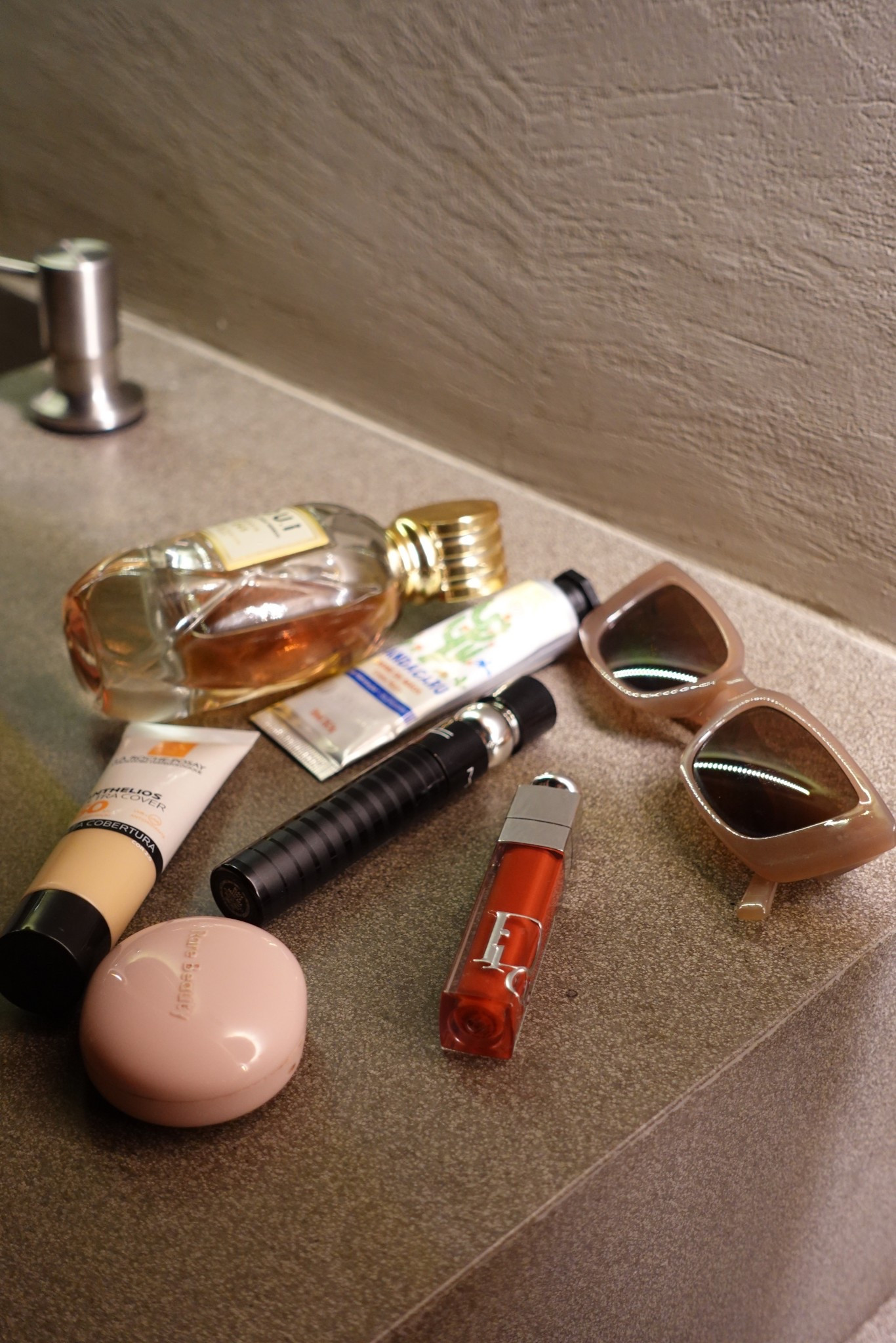 Um pouco do que não pode faltar na minha bolsa 👜 