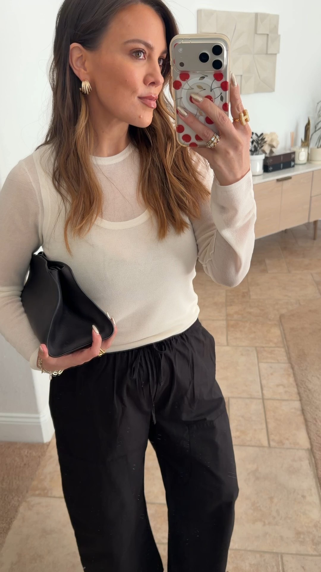 I got the “it bag” for 2026 and it’s so chic. if you’re a quiet luxury girl, you’ll love this! multiple ways to wear it. the brown is stunning as well. roomier than you think it would be  