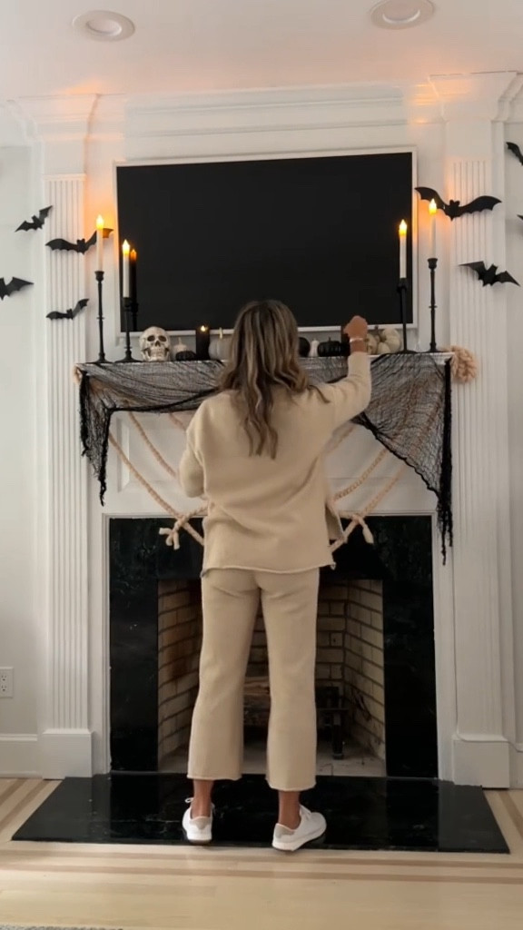 #onthisday Kids' mantle from a few years ago 💜🦇🎃🕸️🌙🧡

#LTKHalloween