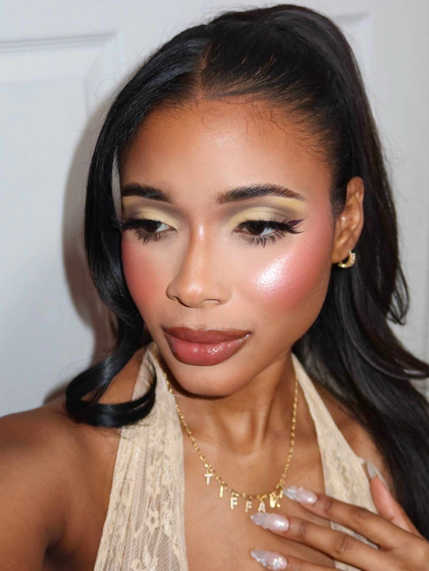 butter glam 🧈💛
@makeupbyariel 

@makeupbymario foundation 
@painted.co basic canvas palette 
@plouise_makeup_academy liquid bronzer 
@hudabeauty color corrector, concealer & banana bread setting powder 
@patricktabeauty she’s the moment blush & my love highlighter 
@yslbeauty powder bronzer 
@anastasiabeverlyhills cool brown lip liner 
@kyliecosmetics angel liquid lipstick & damn gina high gloss 
@lillylashes miami flare 
@benefitcosmetics mighty fine brow pen

#makeup #kyliejenner #giftedbyyslbeauty #benefitcosmetics #benefitclubpink