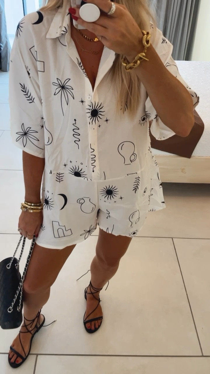 
Sized up to a large in the free people looks for less set. Swim coverup.  #ltkvideo #ltksalealert #ltkxnsale

#LTKVideo #LTKSaleAlert #LTKxNSale