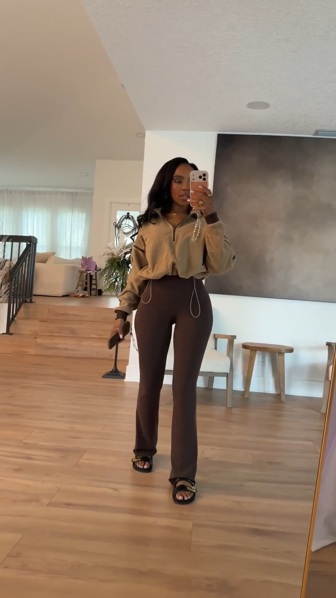 Scroll to shop 🤎  

An effortless athleisure outfit with a relaxed pullover and flared leggings — perfect for errands, travel days, or a comfy everyday look.

Measurements: 5'4" | 138 lbs | 34D | 27" waist | 40" hips  
Sizing: Top Small | Leggings Small

#LTKootd