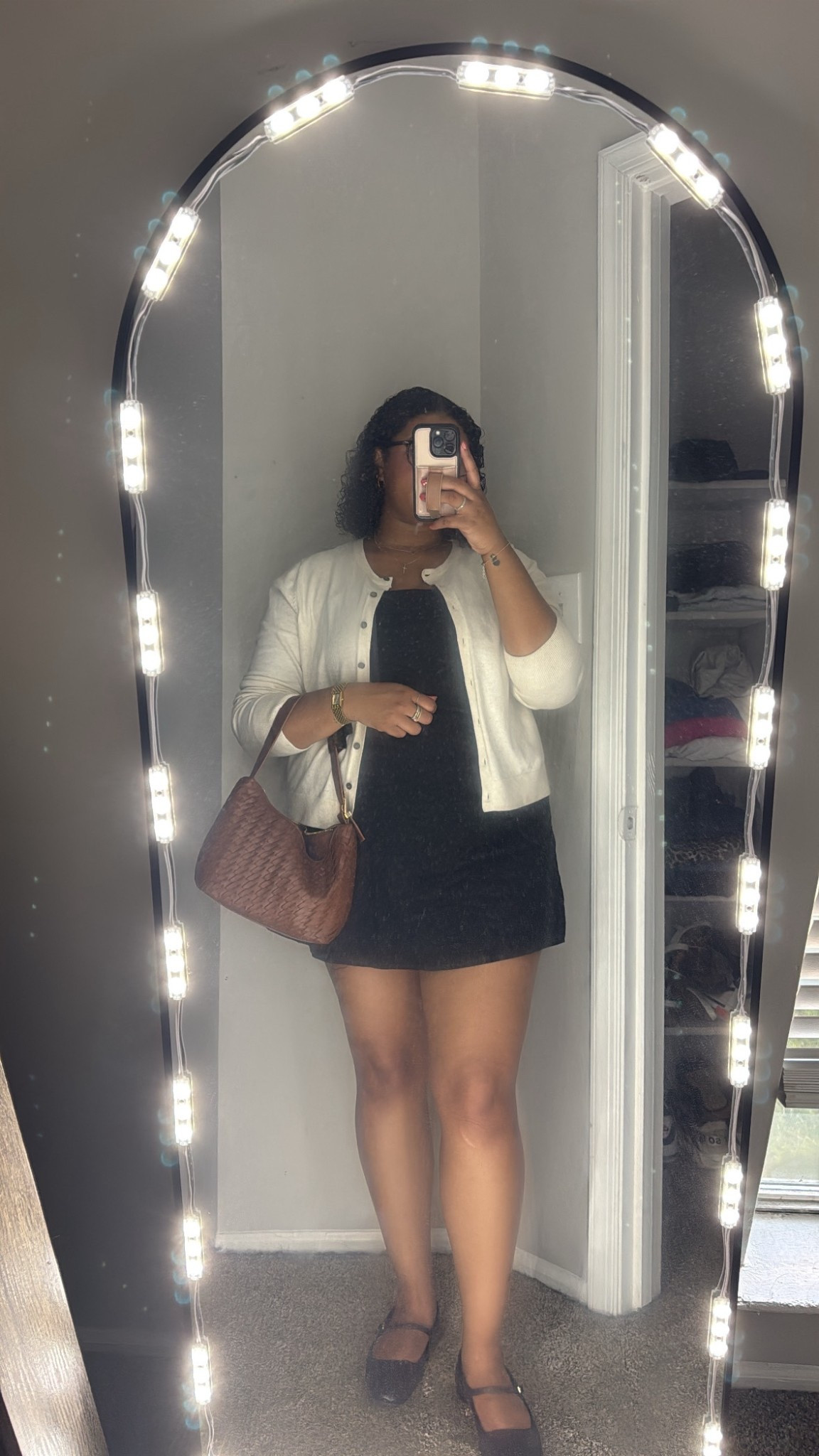 Summer neutrals are always a yes 🖤☁️ I layered this breezy Old Navy linen top + skorts set with a lightweight cardigan for a simple work-to-weekend outfit. The Target bag + flats are on repeat all season—so versatile!

🖤 Top, skorts: Old Navy
👜 Bag, shoes: Target
📎 Linked everything on my LTK

#LTKStyle #LTKWorkwear #OldNavyStyle #TargetStyle #NeutralOutfit #SummerOOTD

#LTKItBag #LTKStyleTip #LTKFindsUnder100