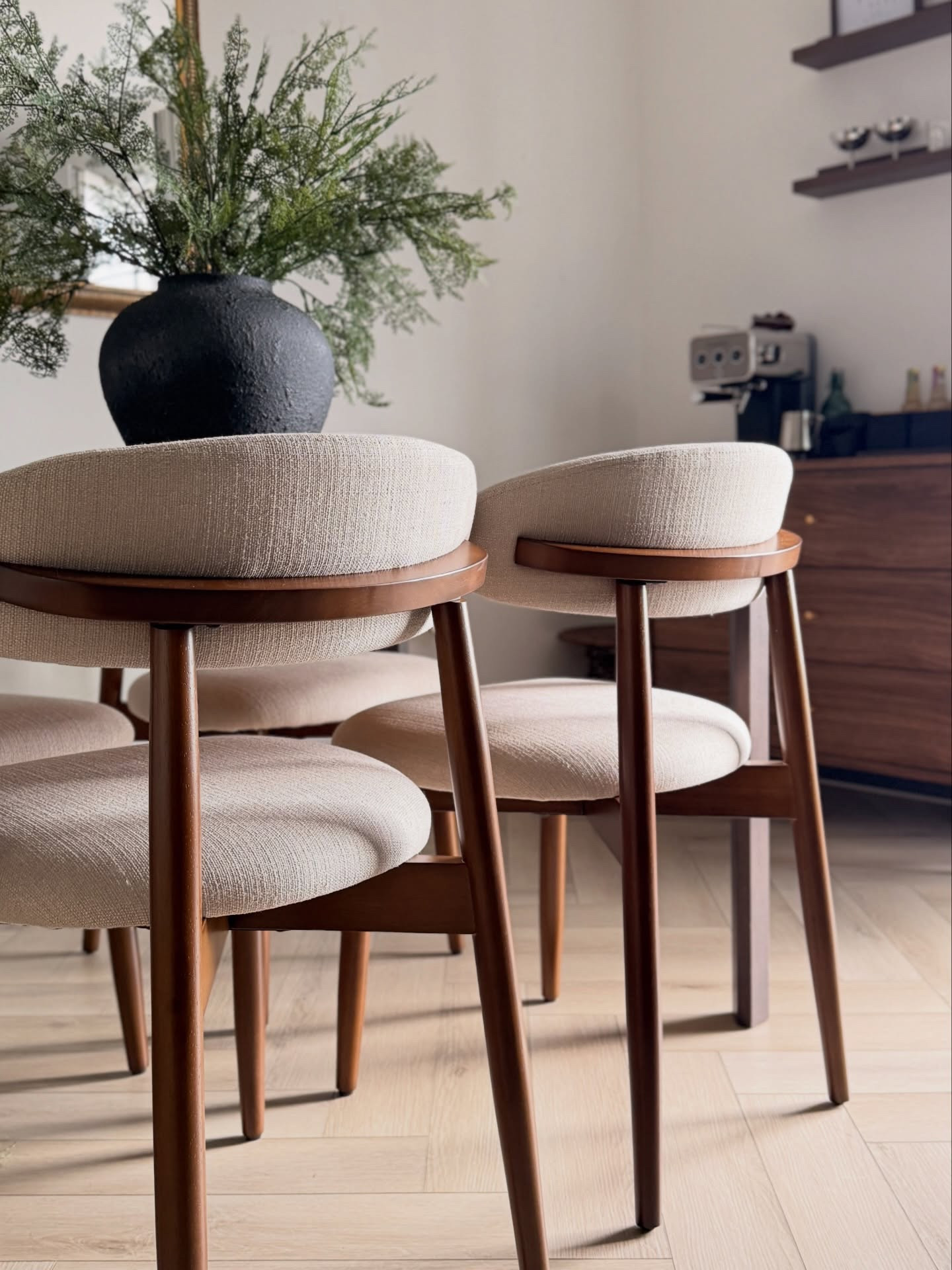 I know I’ve already posted these dining chairs… but I had to again 🥹🤍

I’m at my parents’ for Ramadan but missing my little dining set up a bit 🥰 I keep thinking about how good they look in our dining space. The perfect beige tone, linen upholstered with wooden legs, and honestly so comfy. It’s funny how something as simple as neutral dining chairs can make a space feel so put together.

I’ve saved the details in my highlights ✨ 

#diningchairs #diningroom #amazonhomefinds #neutralhome #beigehome