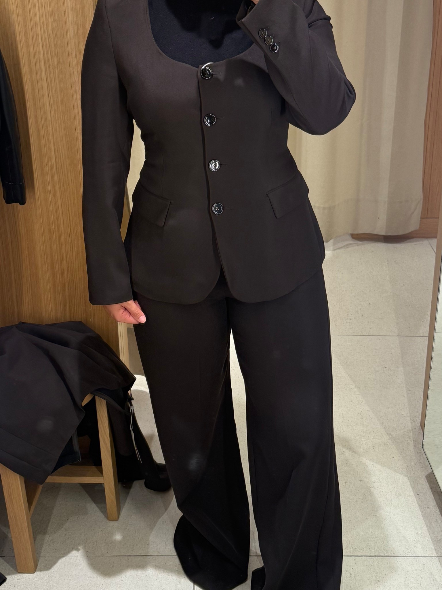 this chocolate brown set from MANGO is EVERYTHING!!! Blazer is size XL and has an adjustable waist strap. Pants are size 8! 