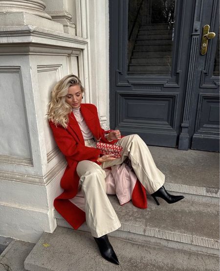 red coat ❤️

#LTKSeasonal #LTKeurope #LTKstyletip