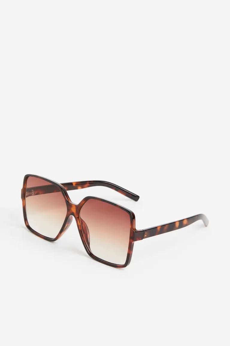 Oversized sunglasses | H&M (US + CA)