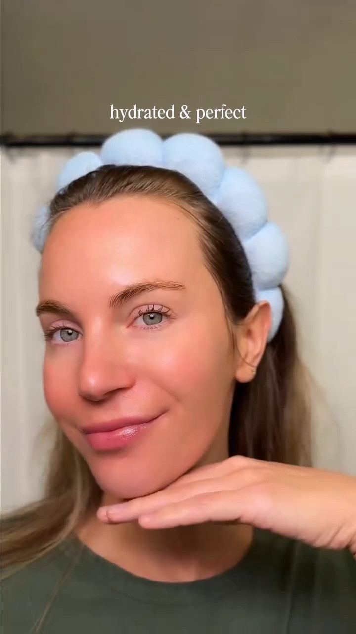 Keeping it simple with the products that actually deliver🧖‍♀️ Cleanser → RHA Serum → RHA Eyes → Lip Serum💫 Hydrated, bouncy, and ready for anything. 🤍 Comment shop to get LTK links! #ad 

 #Teoxane #SkincareRoutine #HydratedSkin #teoxanaeusa #rha #skinscience