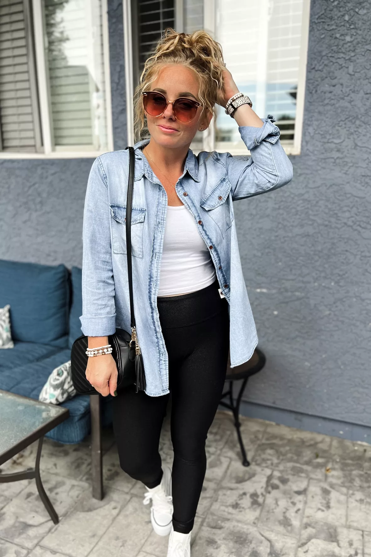 Denim Shirt with Leggings Outfits (26 ideas & outfits)