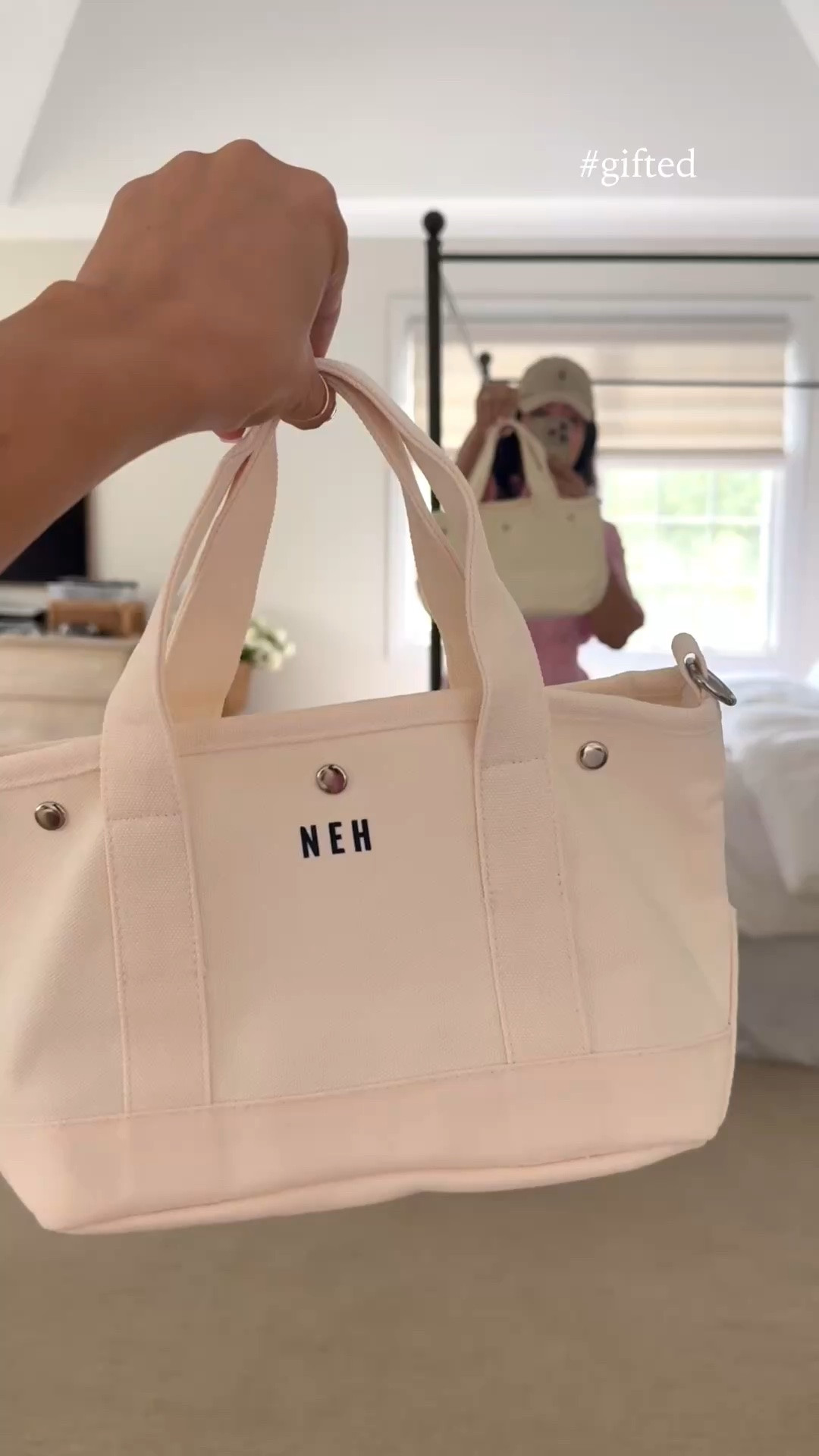 Quilted Koala gifted me this cute bag! Comes with a thick crossbody strap and you can customize it with monogram! @quiltedkoala

#LTKmomlife #LTKootd