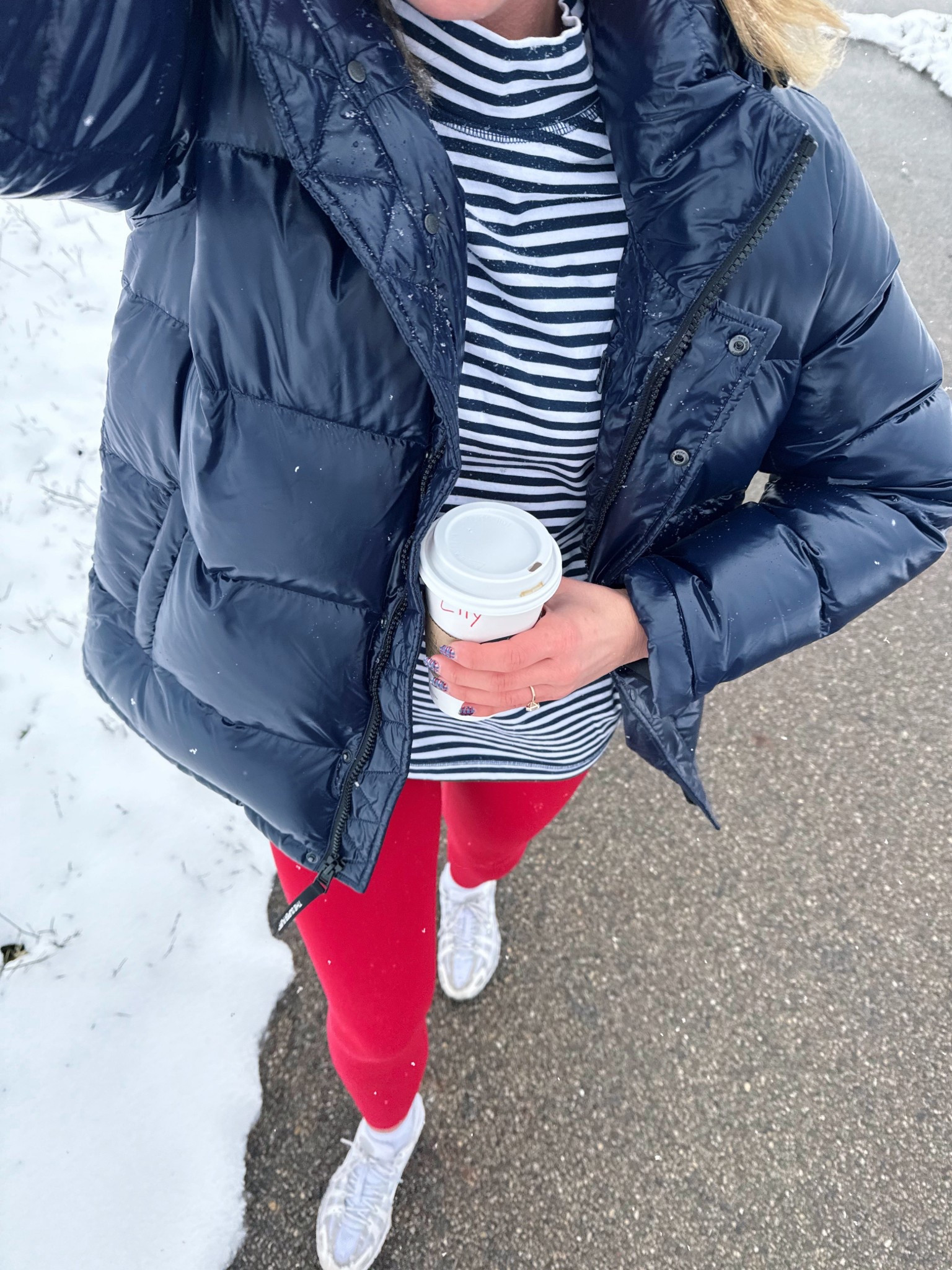 Fav color combo ever 🤍🫐🍎❄️ medium in the coat, medium in the long sleeve, small in the leggings!