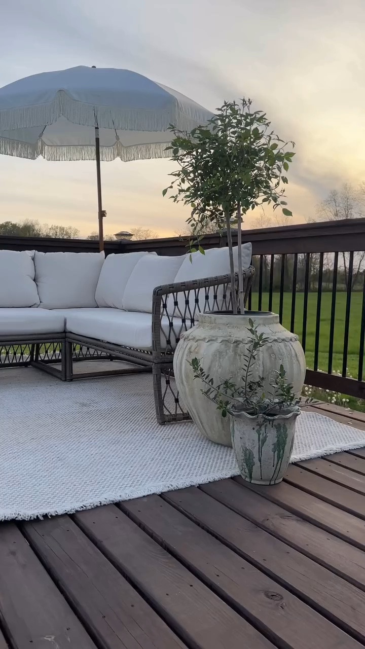 SHOP for these gorgeous AFH planters 😍

#outdooroasis #backyarddesign #myafh #antiquefarmhouse #ourdoorliving #getoutdoors #countryliving #deckdesign #outdoorplanters #europeancottage #frenchcountrystyle