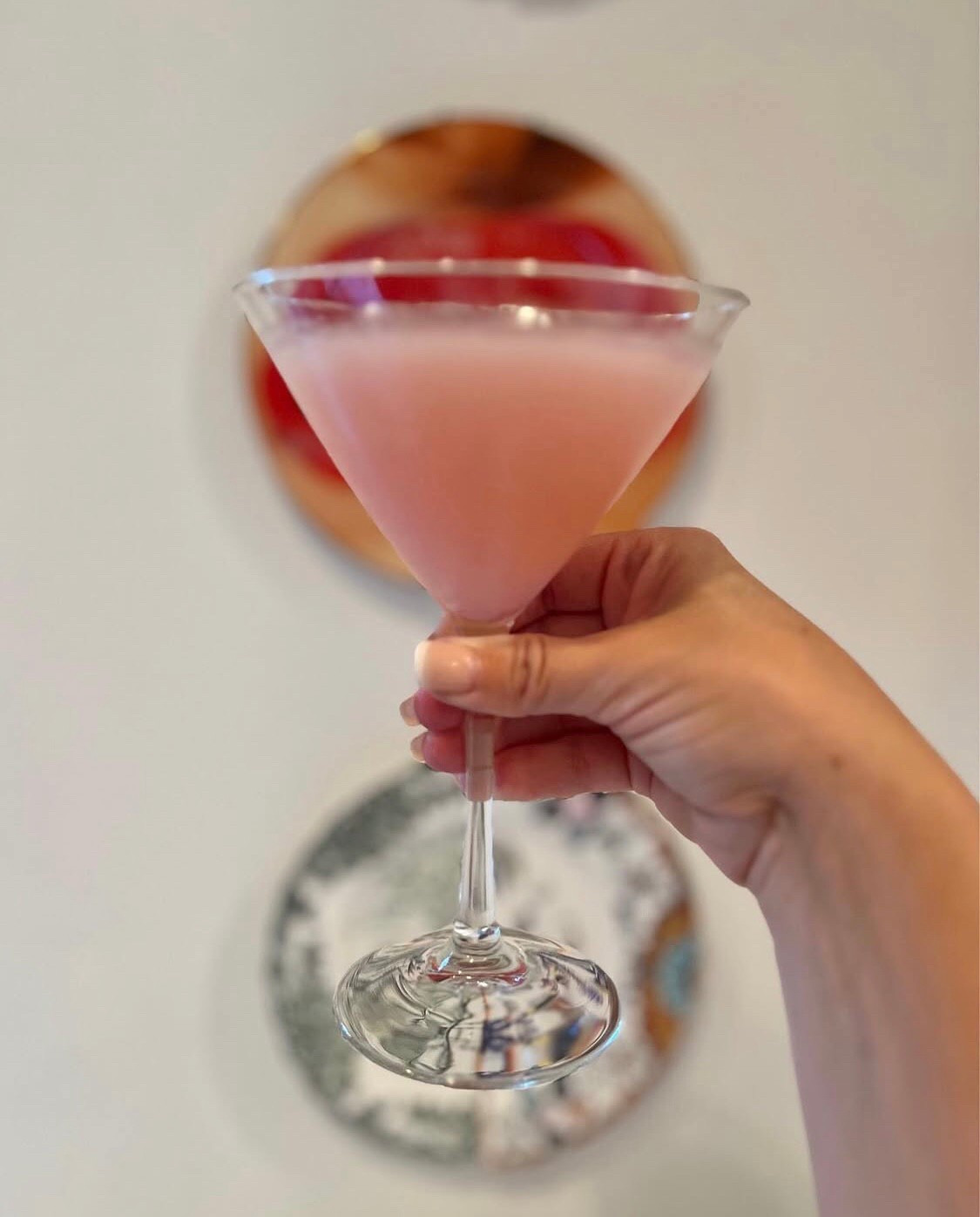 Gin Cosmo 🧊
2oz gin
.75oz cranberry juice
.5oz Cointreau
1oz lime juice
Shake over ice and serve 