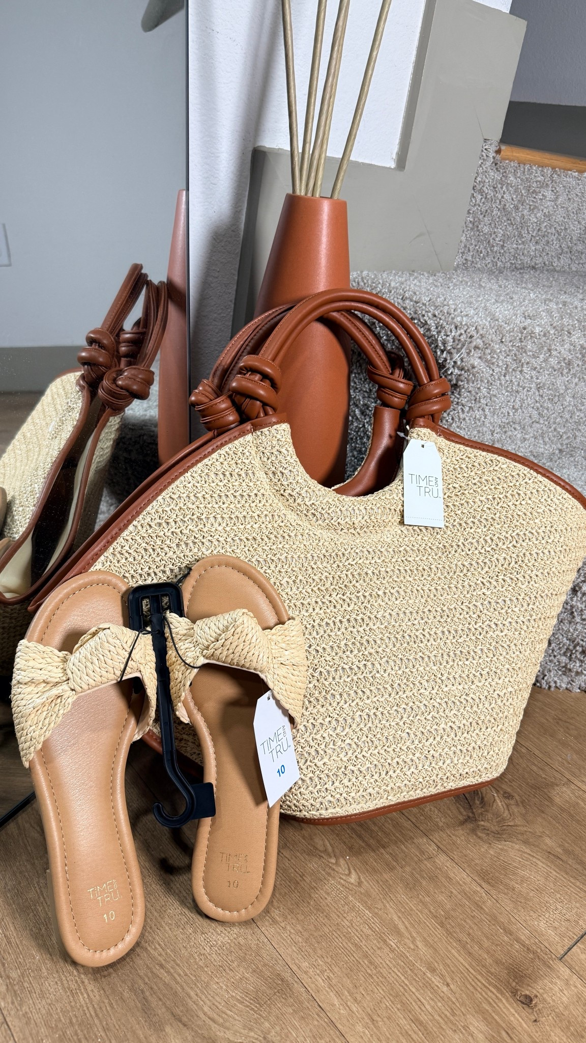 This Walmart summer bag and sandals combo for the win 😍🌻

Walmart finds straw bag top knot sandals flat summer spring beach vacation resort wear tote brown raffia 