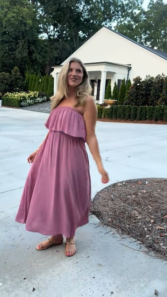 Such a comfy & cute dress from The Willow Tree 💘 under $40!

Wearing size medium