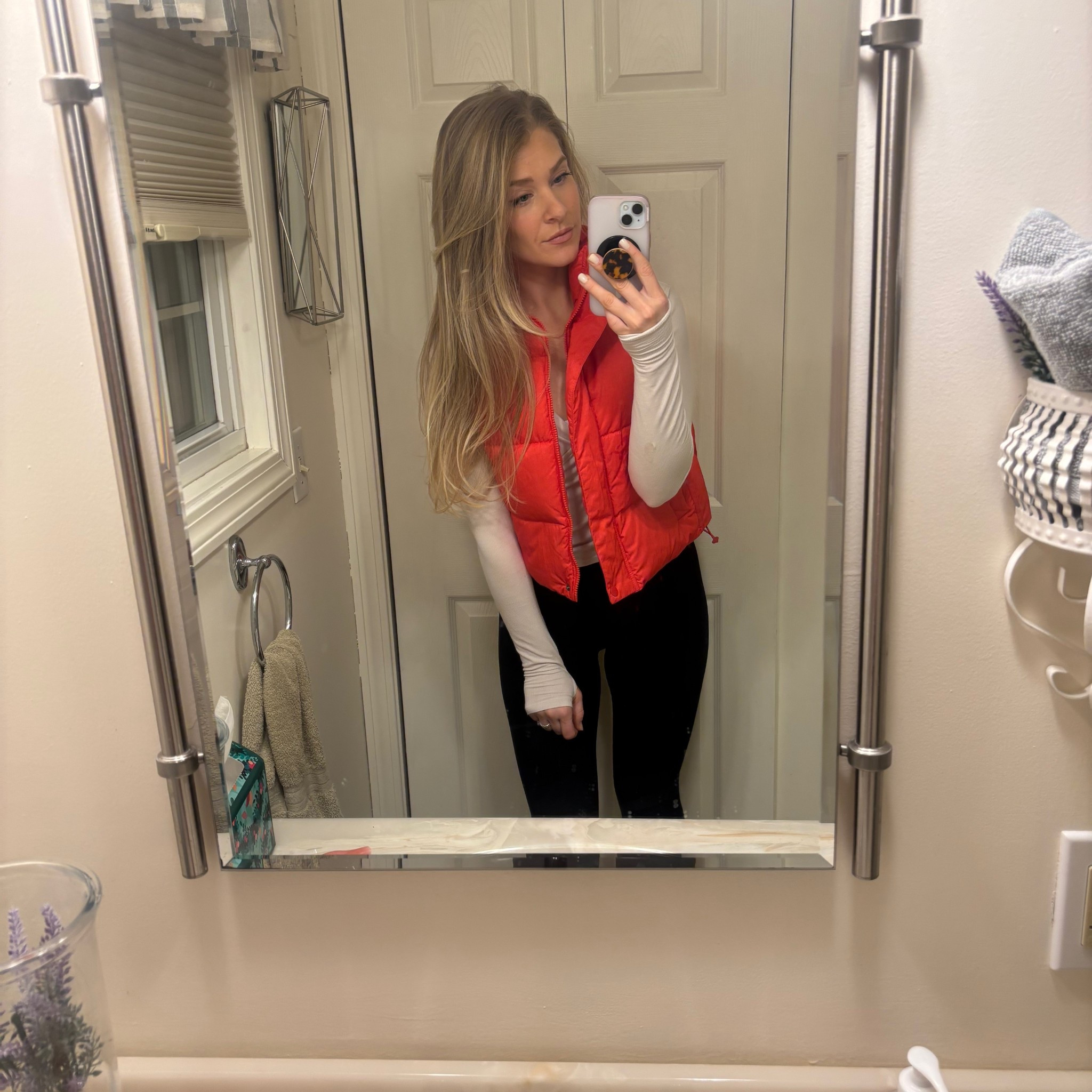 Cutest poppy red cropper puffer vest! Perfect for in between winter weather and amazing quality 