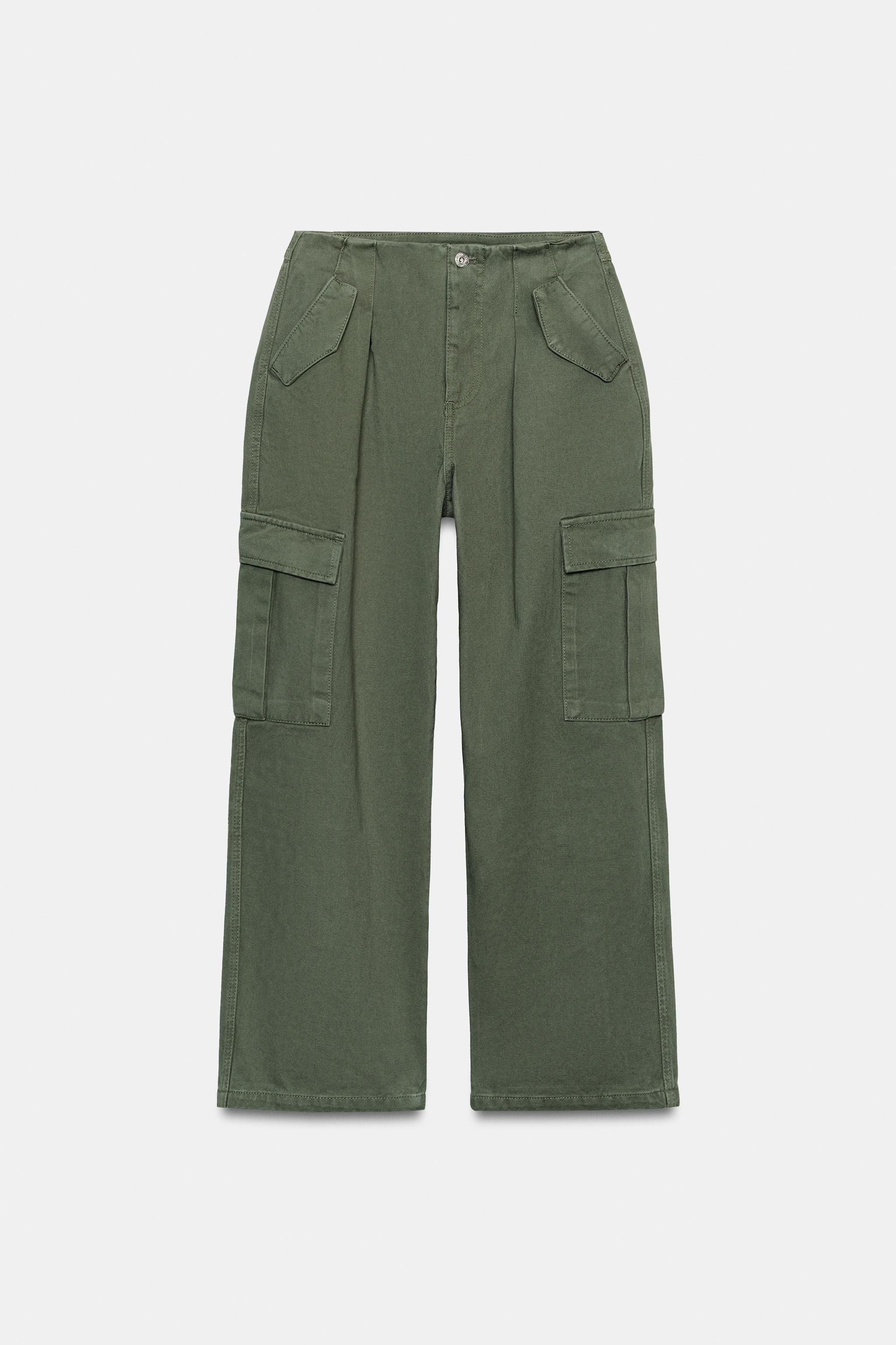 Mid-rise pants with front pleats. Front pockets and side and back patch pockets. Loose-fitting le... | Zara Canada