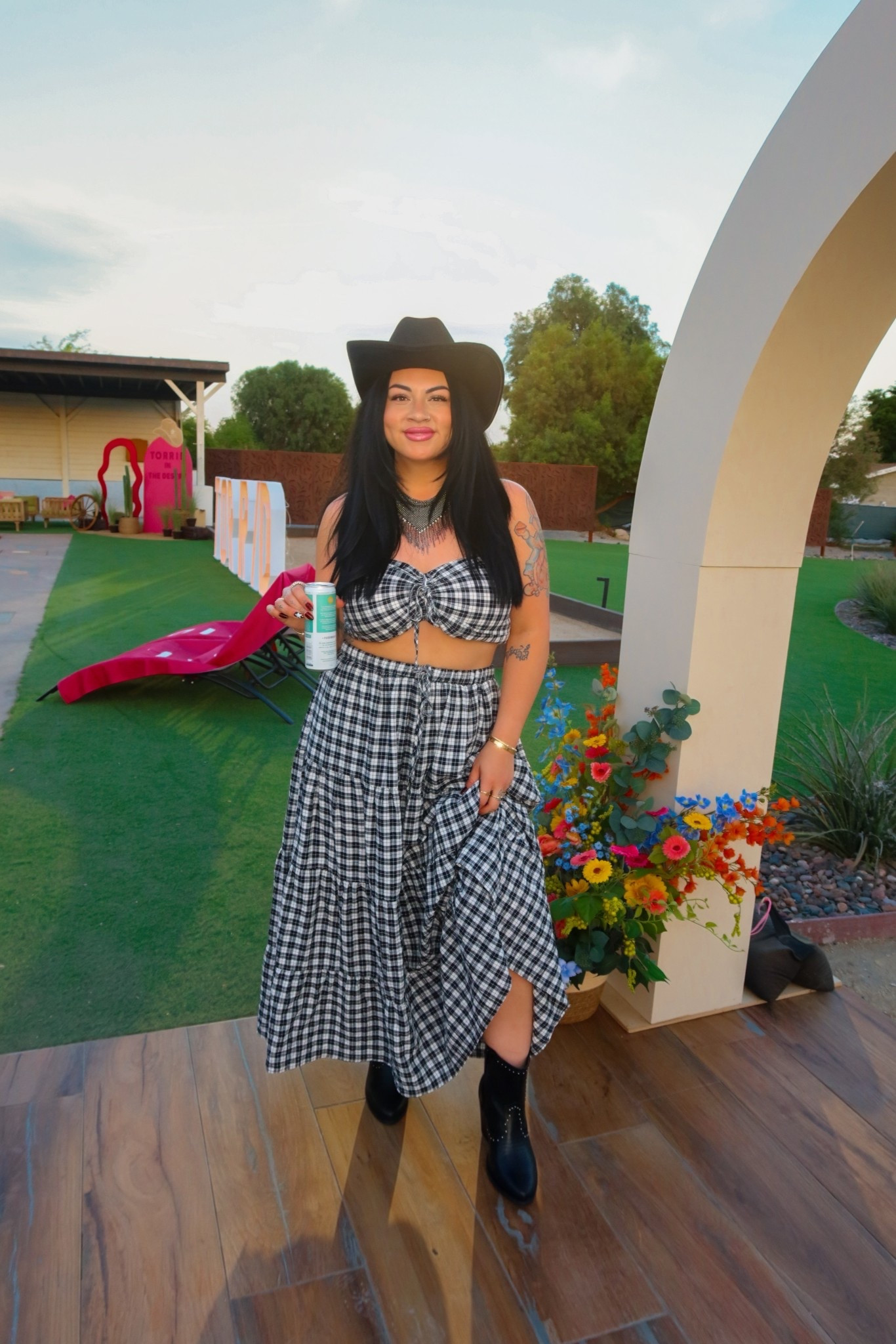 size 0 in the set! 

#LTKMidsize #LTKootd #LTKPlusSize