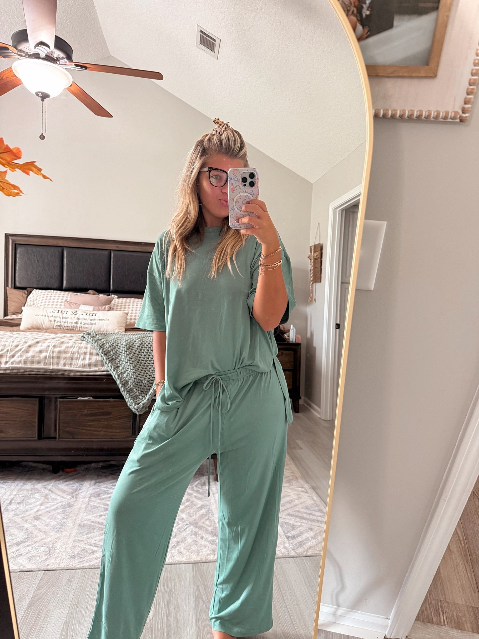 these feel like the $200 pair but for $31…🤌🏼😍🙌🏼

#LTKFindsUnder50 #LTKActive #LTKStyleTip