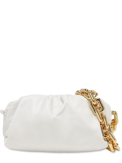 Bottega Veneta - Umhängetasche aus leder mit kette - Chalk-gold | Luisaviaroma | Luisaviaroma