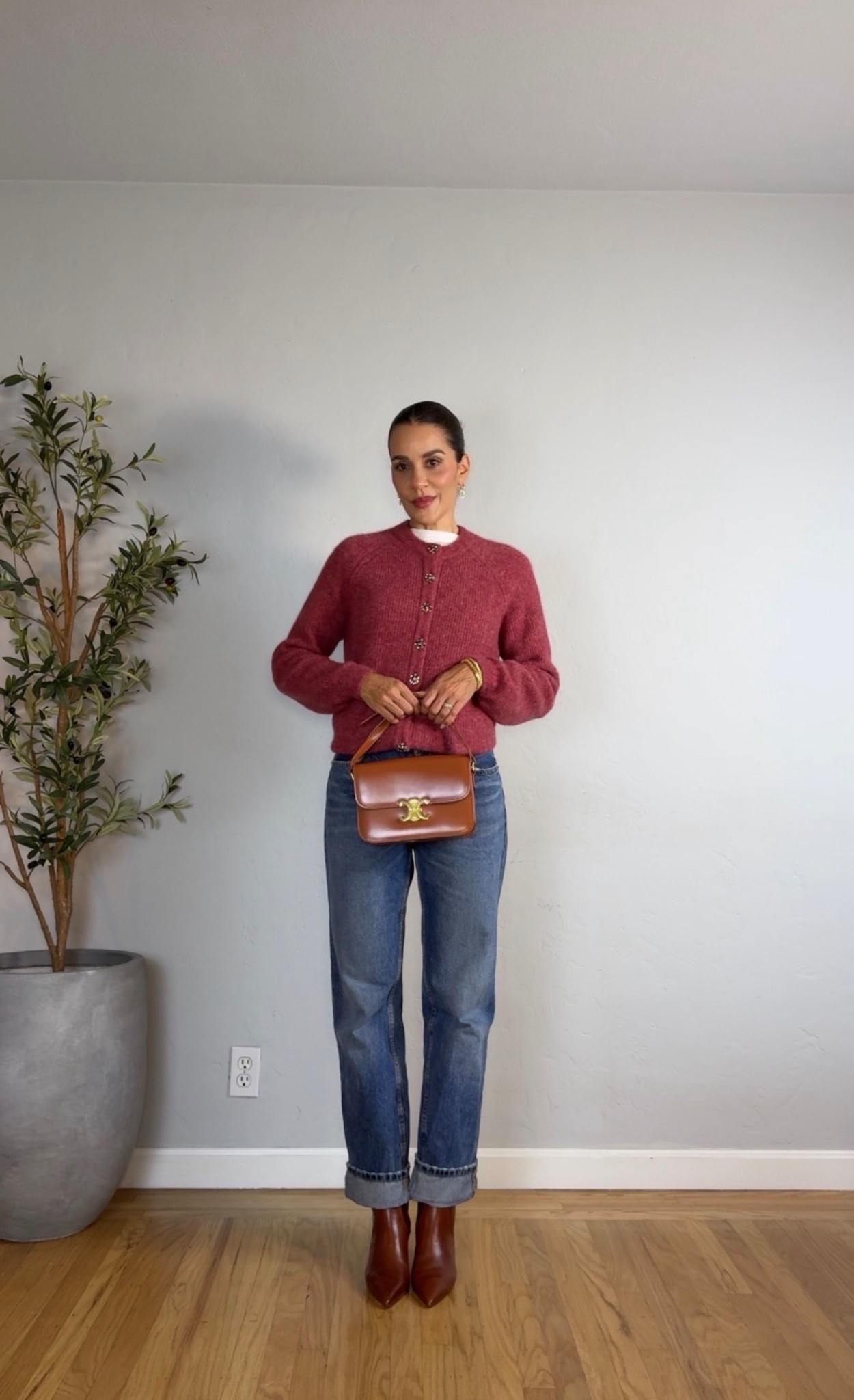 Easy everyday outfit formula I always go back to: a cozy cardigan, straight-leg jeans, and classic brown accessories. Comfortable, polished, and perfect for real life. 🤎Everything linked here, including affordable options.

style over 40 | everyday outfit formula | cardigan outfit women over 40 | straight leg jeans outfit | elevated casual outfit | fall winter casual outfit women | chic everyday style | classic capsule wardrobe outfit | effortless chic outfit formula | jeans and cardigan outfit idea | real life chic style | minimalist outfit women over 40


#LTKSpringSale #LTKOver40 #LTKootd