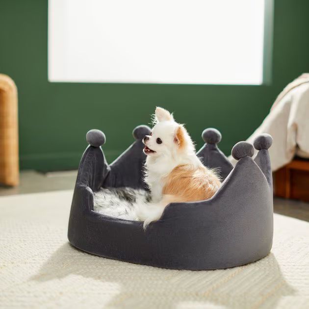 FRISCO Faux Fur Crown Pillow Cat & Dog Bed, Gray - Chewy.com | Chewy.com