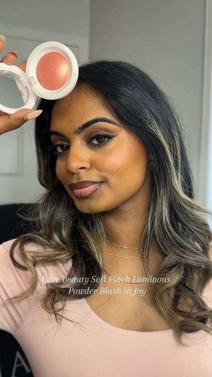 Finishing touches with @rarebeauty 🤍

Wearing Soft Pinch Luminous Powder Blush in Joy

#rareroutine #rarebeauty #psimpressionss #browngirl #southasian #sephoracanada #sephora #luminouspowderblush #torontomakeupartist #torontomua