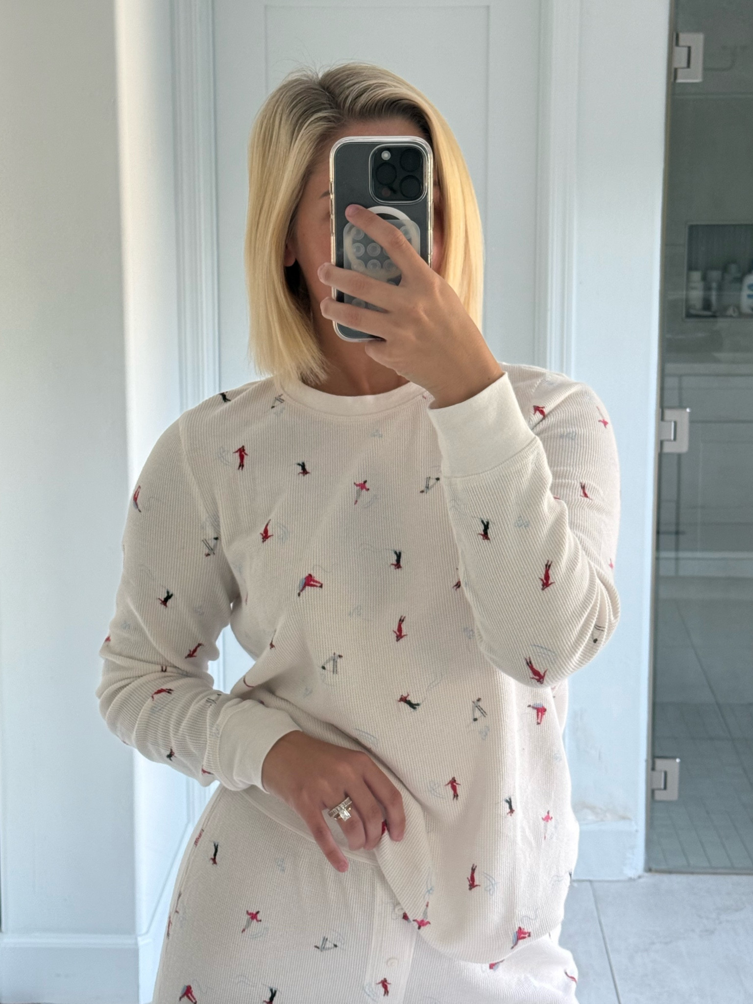 ⛷️❄️🎄
wearing size medium for baggier fit

#LTKStyleTip #LTKHoliday #LTKSeasonal