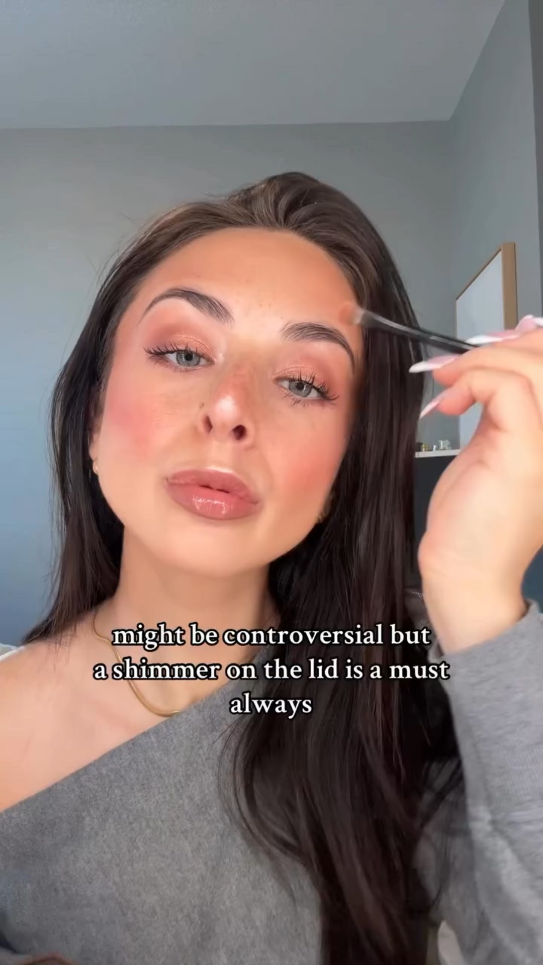 my hot take on shimmer…. No one can tell me different 💁🏽‍♀️

#shimmereyeshadow #girlygirly #controversial #girlproblems #makeuptrends2025