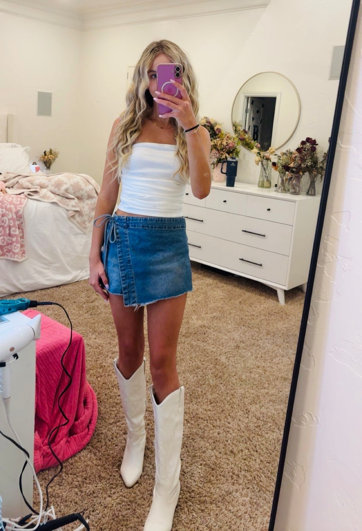 The top I’m wearing is from the set that I linked from shein. But I linked a similar one from target with just the top.🫶🏼